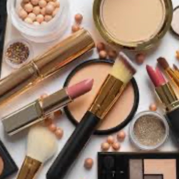 💋💄⭐️Meet your Posher, Christina💄💋🤩💫 - Picture 2 of 3